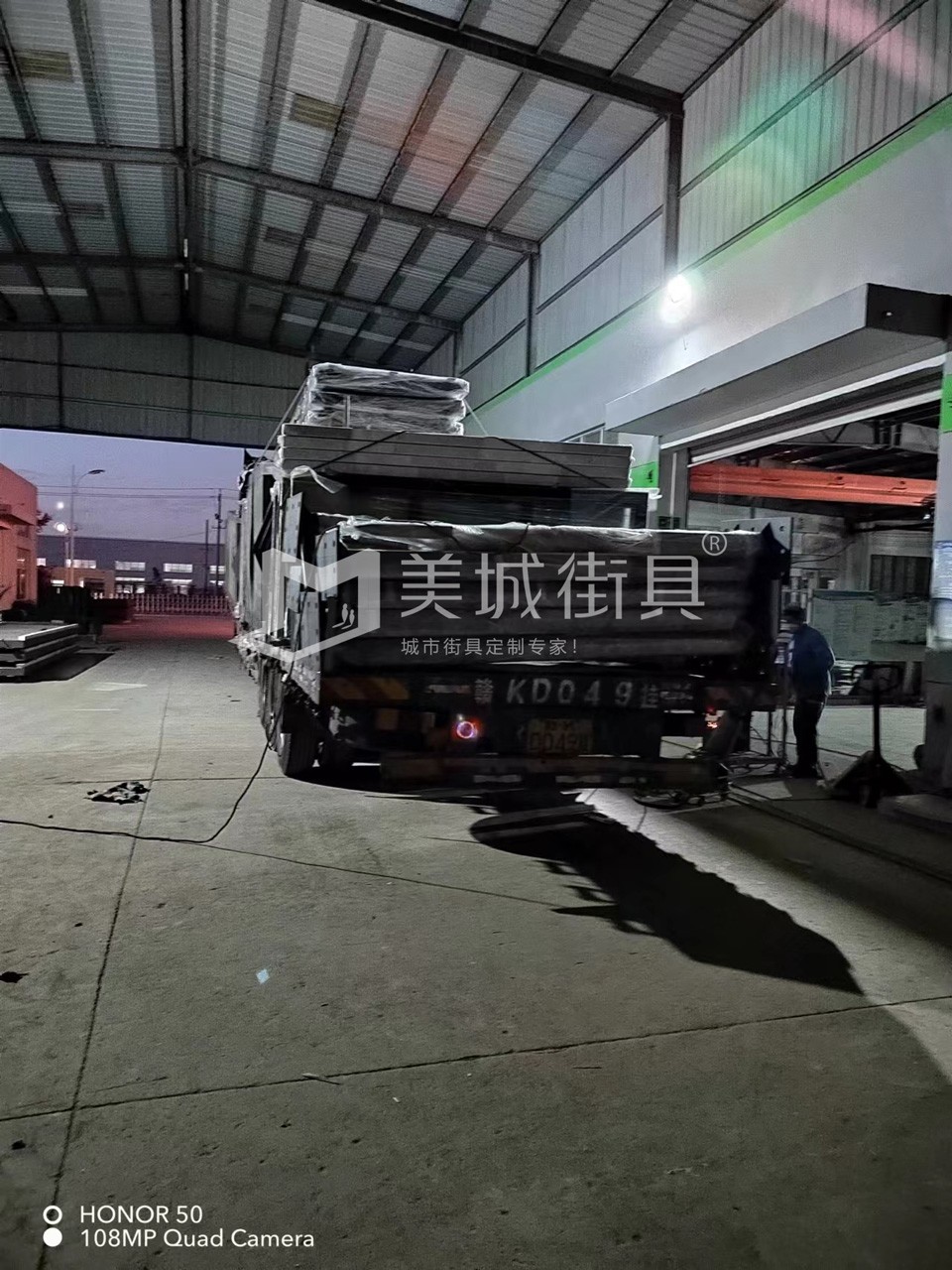2022.10.18美城街具供應(yīng)臺(tái)州第三、四車候車亭發(fā)貨記錄
